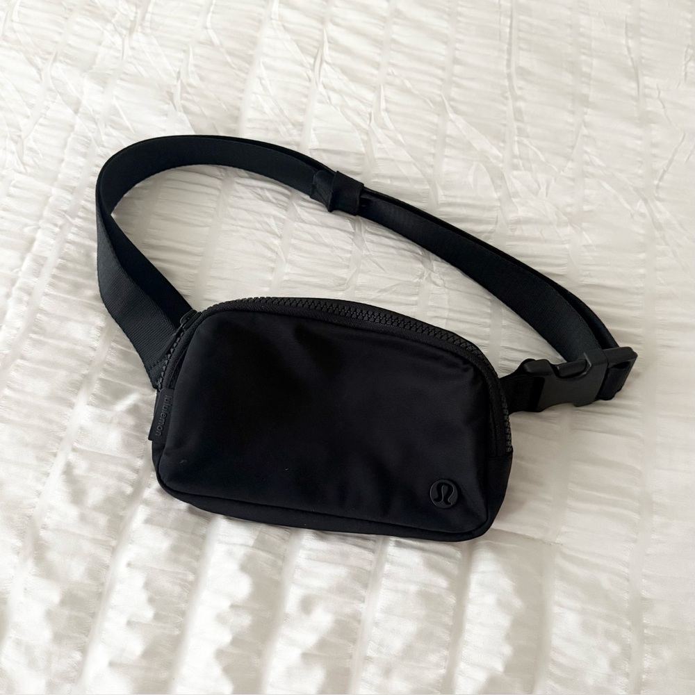 Everywhere mini Lululemon belt bag